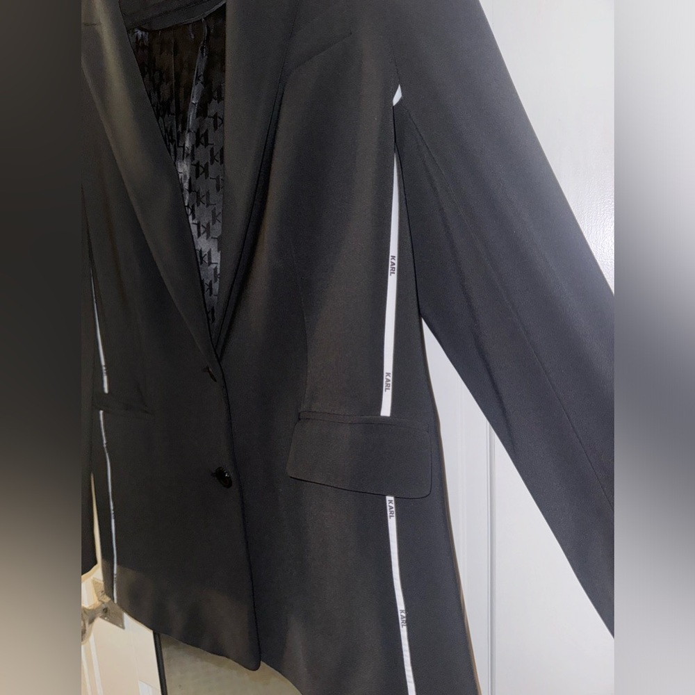 Karl Lagerfeld women's black tapered blazer